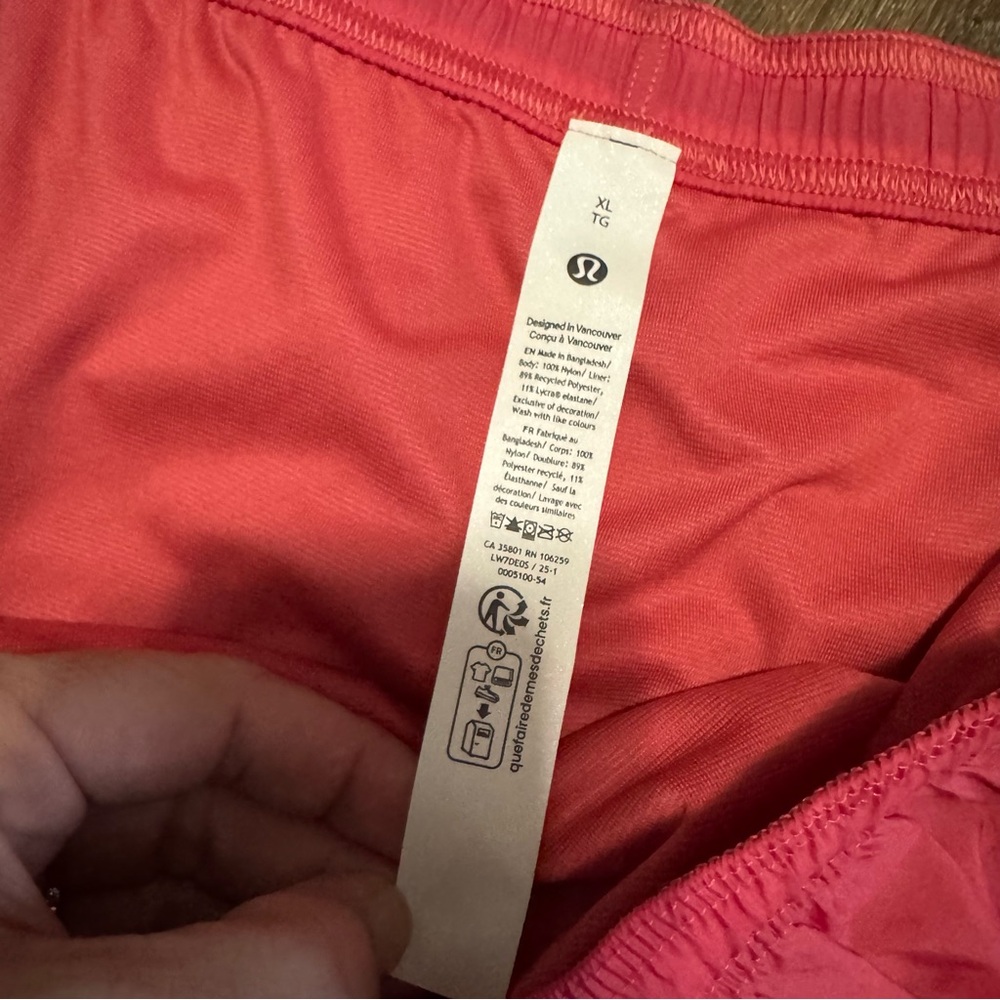 Lululemon Dolphin-Hem Mid-Rise Running Short 3" - Picture 7 of 9